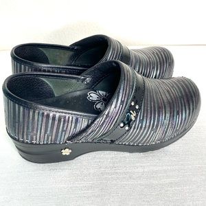 Sanita Mules Clogs black size 6.5 slip on